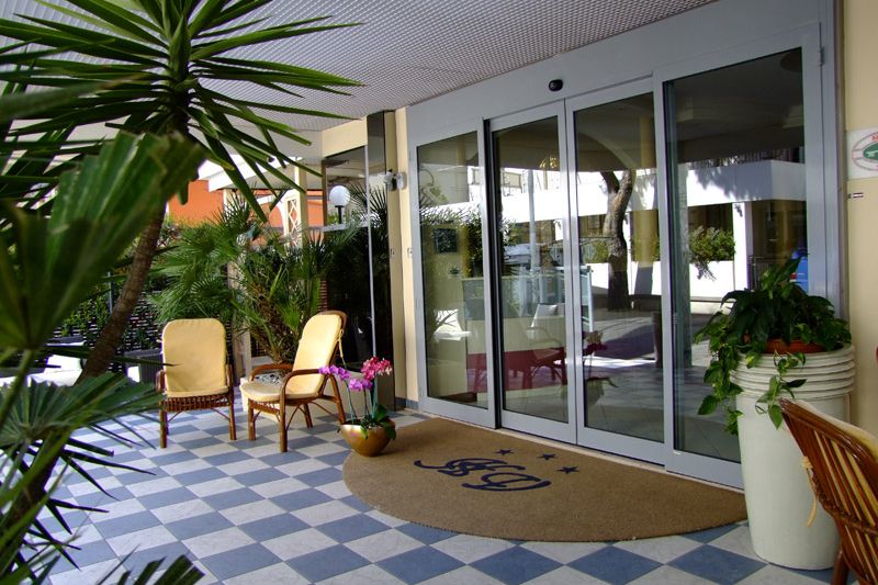Hotel 3 stelle Venezia a Rimini foto ingresso